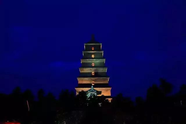 法国总统首次访华,第一站竟然是一座千年寺院!数数这几年,到寺院拜访的外国元首都有谁? 法国总统首次访华,第一站竟然是一座千年寺院!数数这几年,到寺院拜访的外国元首都有谁?