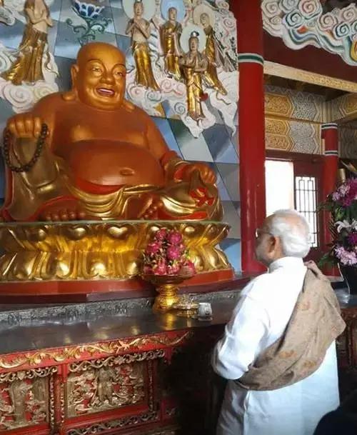 法国总统首次访华,第一站竟然是一座千年寺院!数数这几年,到寺院拜访的外国元首都有谁? 法国总统首次访华,第一站竟然是一座千年寺院!数数这几年,到寺院拜访的外国元首都有谁?