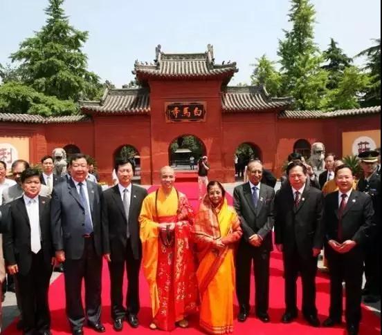 法国总统首次访华,第一站竟然是一座千年寺院!数数这几年,到寺院拜访的外国元首都有谁? 法国总统首次访华,第一站竟然是一座千年寺院!数数这几年,到寺院拜访的外国元首都有谁?