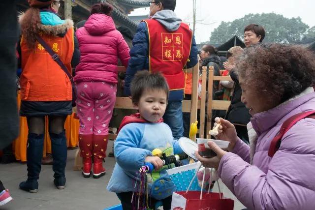 欢欢喜喜过腊八_|_送您一份到寺院免费结缘腊八粥指南 欢欢喜喜过腊八_|_送您一份到寺院免费结缘腊八粥指南