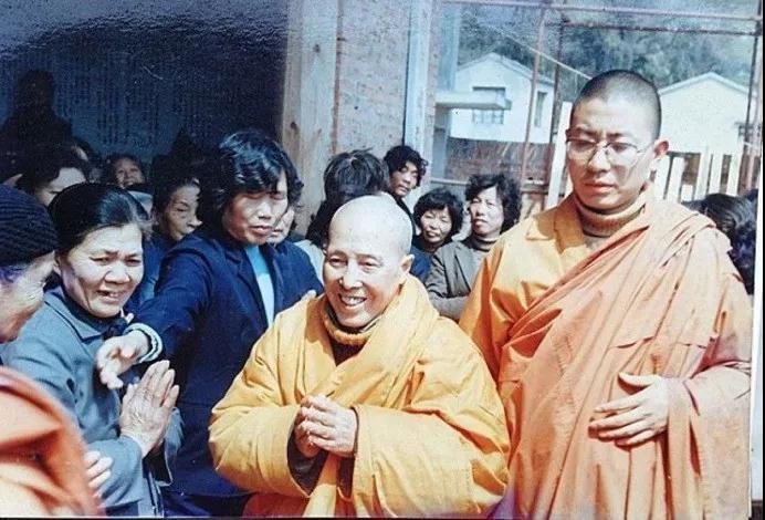 �����ǽ���ʯ���ߵĽ������Ǻ���Ե��Ϊһ��������ɮ��