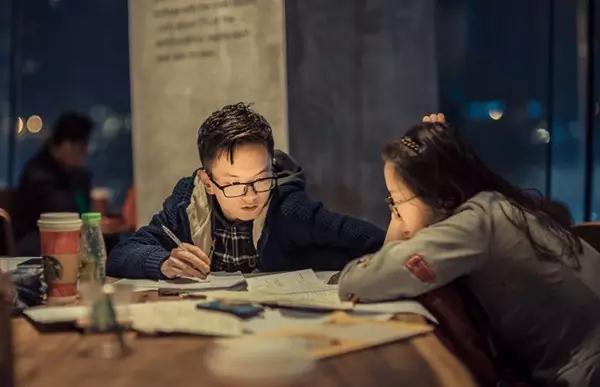 ���и�ĸ������Ե���ʵ����ĺ��ӱؽ�ƽ��