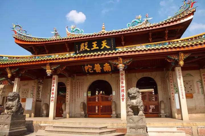 �����й���һ������ױ���ˣ���4.5�׸߶�����65��