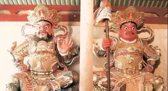 �����й���һ������ױ���ˣ���4.5�׸߶�����65��