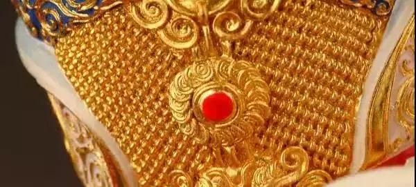 �����й���һ������ױ���ˣ���4.5�׸߶�����65��