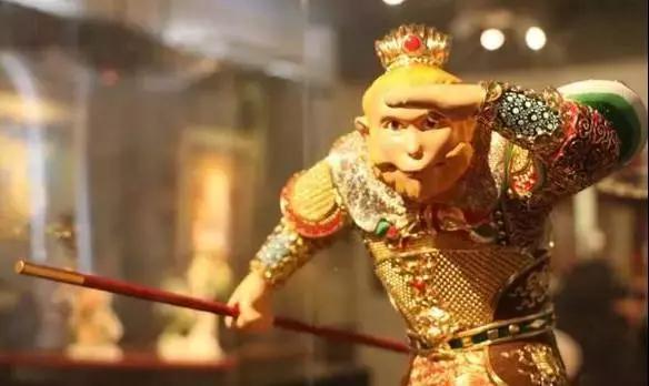 �����й���һ������ױ���ˣ���4.5�׸߶�����65��