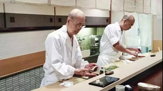 �����й���һ������ױ���ˣ���4.5�׸߶�����65��