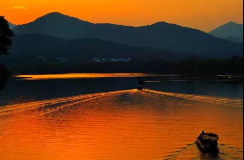 ��������ʦ�Խ����Ƿǳ����ӵ�