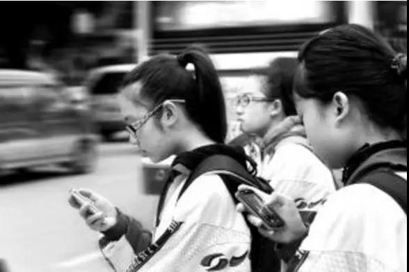 �����ú��ӽӴ��ֻ���Σ��Զ��ֹ������ô�򵥡���