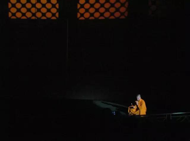 ����۾�����������������һ���Ƿ�