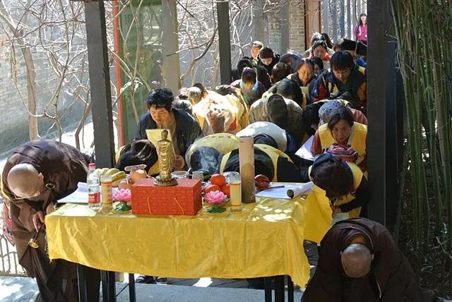 和尚回寺要买票,瞻礼祖师舍利一次10元_|_这座千年祖庭的“商业化之路”还要走多久? 和尚回寺要买票,瞻礼祖师舍利一次10元_|_这座千年祖庭的“商业化之路”还要走多久?