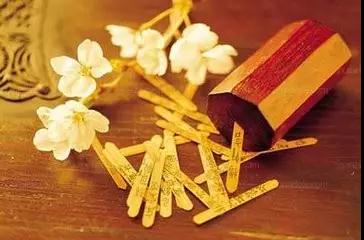 ԭ����ˣ��������౳�����ص�����