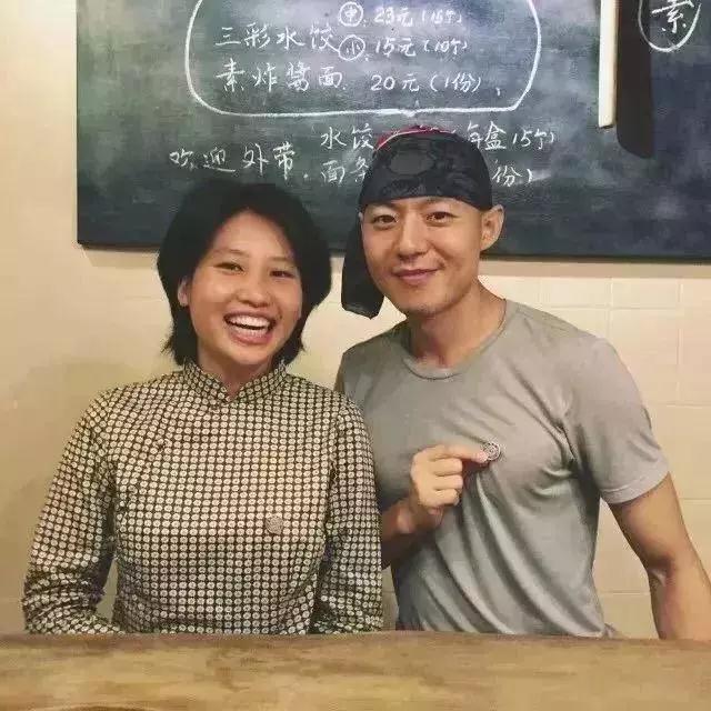 人物_|_她开了家仅有一张桌子的饺子店,没有收银员,无酒无肉,却治愈无数过客! 人物_|_她开了家仅有一张桌子的饺子店,没有收银员,无酒无肉,却治愈无数过客!