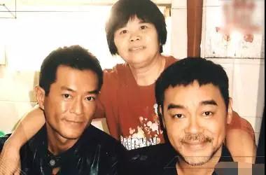 人物_|_端茶倒水30年,她与影帝古天乐同台领奖 人物_|_端茶倒水30年,她与影帝古天乐同台领奖