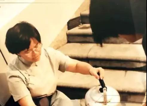 人物_|_端茶倒水30年,她与影帝古天乐同台领奖 人物_|_端茶倒水30年,她与影帝古天乐同台领奖