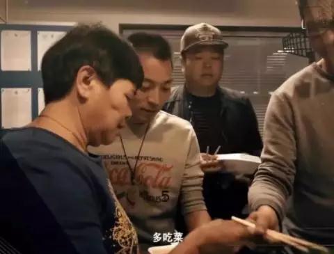 人物_|_端茶倒水30年,她与影帝古天乐同台领奖 人物_|_端茶倒水30年,她与影帝古天乐同台领奖