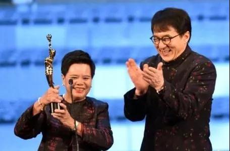 人物_|_端茶倒水30年,她与影帝古天乐同台领奖 人物_|_端茶倒水30年,她与影帝古天乐同台领奖