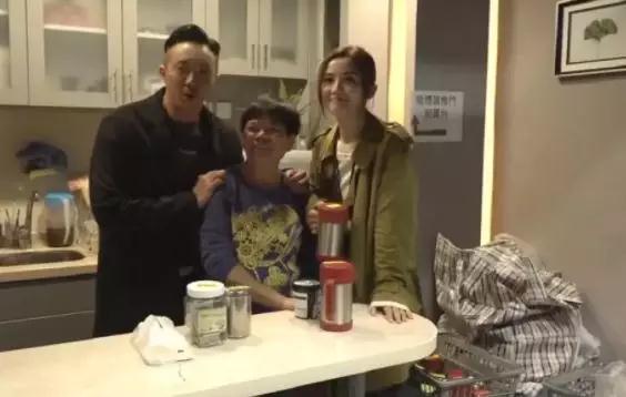 人物_|_端茶倒水30年,她与影帝古天乐同台领奖 人物_|_端茶倒水30年,她与影帝古天乐同台领奖