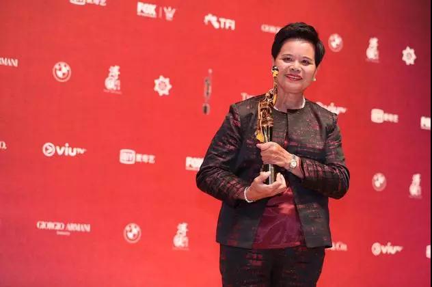 人物_|_端茶倒水30年,她与影帝古天乐同台领奖 人物_|_端茶倒水30年,她与影帝古天乐同台领奖