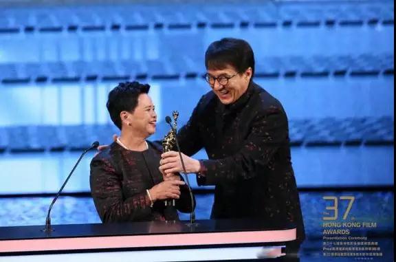 人物_|_端茶倒水30年,她与影帝古天乐同台领奖 人物_|_端茶倒水30年,她与影帝古天乐同台领奖