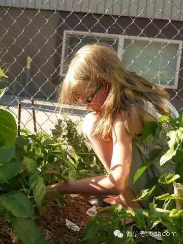 人物_|_她只有9岁,却喂饱了镇上所有的流浪汉,还改变了世界对他们的态度 人物_|_她只有9岁,却喂饱了镇上所有的流浪汉,还改变了世界对他们的态度