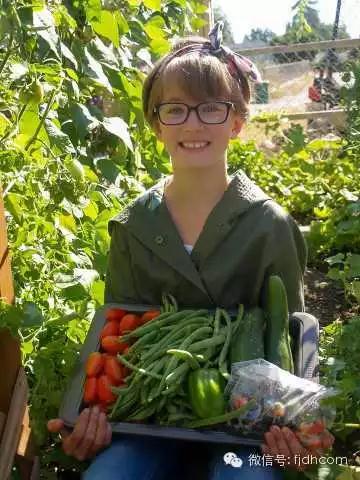 人物_|_她只有9岁,却喂饱了镇上所有的流浪汉,还改变了世界对他们的态度 人物_|_她只有9岁,却喂饱了镇上所有的流浪汉,还改变了世界对他们的态度