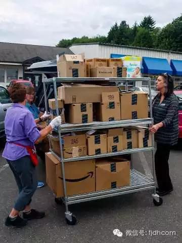 人物_|_她只有9岁,却喂饱了镇上所有的流浪汉,还改变了世界对他们的态度 人物_|_她只有9岁,却喂饱了镇上所有的流浪汉,还改变了世界对他们的态度