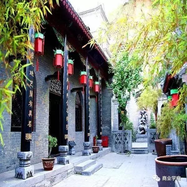 这个家族,富贵12代,兴盛400年,庄园有33院落,1300多房间,家训只有20字。 这个家族,富贵12代,兴盛400年,庄园有33院落,1300多房间,家训只有20字。