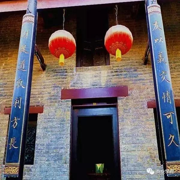 这个家族,富贵12代,兴盛400年,庄园有33院落,1300多房间,家训只有20字。 这个家族,富贵12代,兴盛400年,庄园有33院落,1300多房间,家训只有20字。