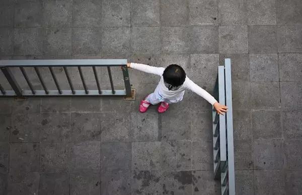 ʵ��_|_�������ĸ������Ե���ʵ����ĺ��ӱؽ�ƽ��