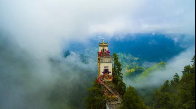 �й����յ�6������������������ǧ���꣬���һ���������˵��٣�