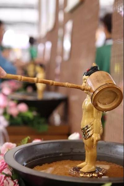 开示_|_释迦牟尼佛降生时九龙吐水为之沐浴,这有什么含义? 开示_|_释迦牟尼佛降生时九龙吐水为之沐浴,这有什么含义?