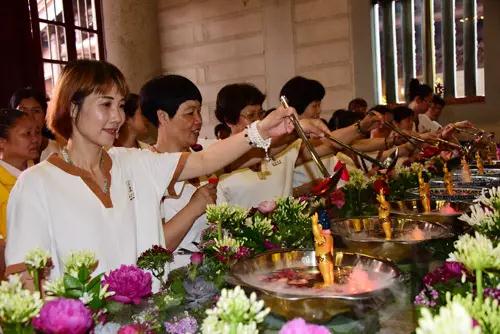 ��ʶ_|_һ�Ĵ����˽�ԡ��ڵ�����������ԡ��Ĺ�������