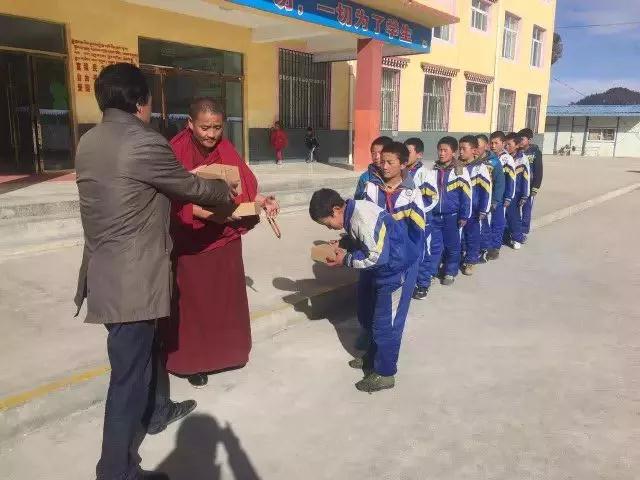 ��˵����˫�޵��˲��ܿ��򣬴�����ô��ĸ����񲻿�ϧ��