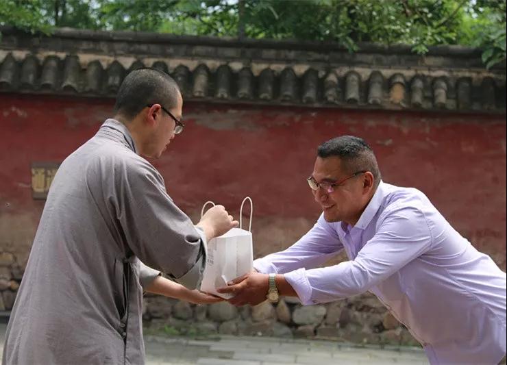 ��˵����˫�޵��˲��ܿ��򣬴�����ô��ĸ����񲻿�ϧ��