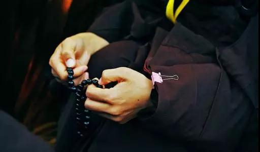 ����_|_һλŮ��ѧ���ĳ�����·��������һ�����У�