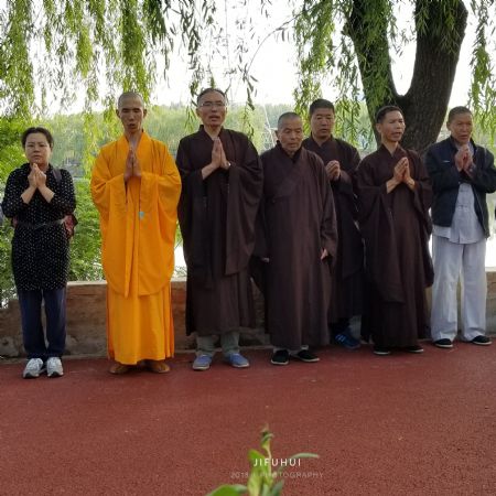 10��1�ջ����������������ʮ������ȼ�Ʒ�ʥ���������ᣡ����Բ����