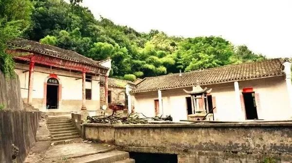 她是富有生命力的雕塑,远远看着就是一种力量 她是富有生命力的雕塑,远远看着就是一种力量