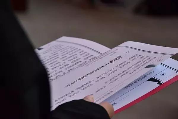 �����Խ�����µ���ʵ������