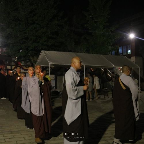 ���մ�Ħ��ʦʥ���������۹��ƹ������ڽ����С���