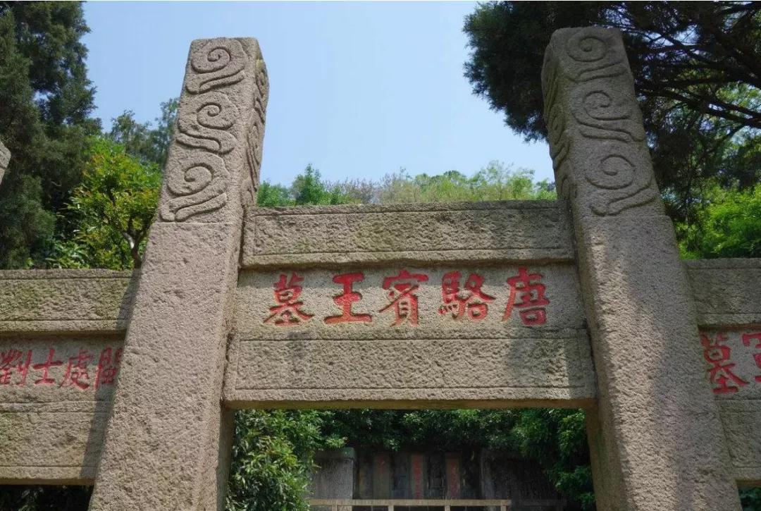 109米的狼山敢称“江海第一山”,因为这是大势至菩萨的道场 109米的狼山敢称“江海第一山”,因为这是大势至菩萨的道场