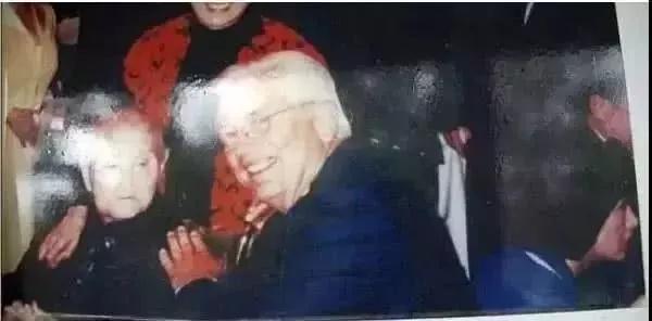 ��һ���ŷ�һ������13����ʿ�����Ӿ�ֻ��15���֣�