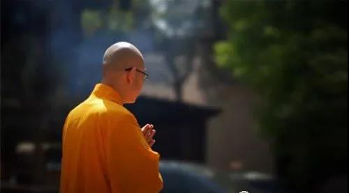 ������Ϊɮ����������Բ���������ȴ˵�Լ��и�����