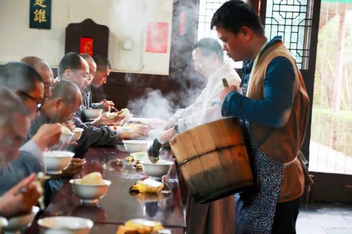 �����˵�˳�����Щ�����й�Ϊ�����ġ����߸��ԡ�