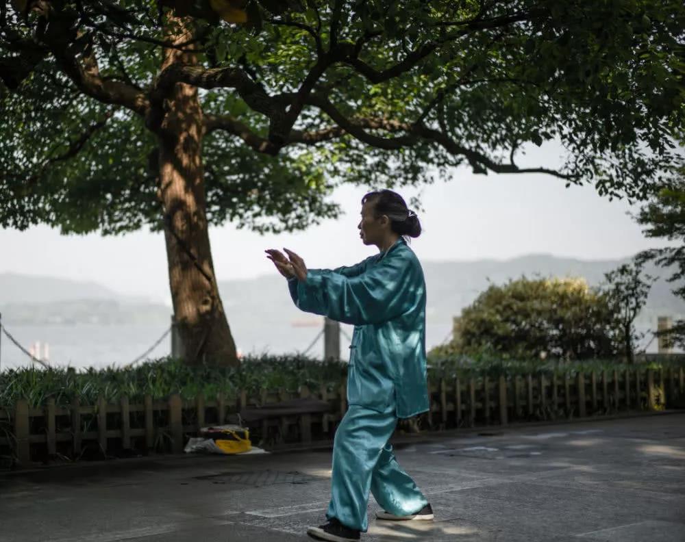 ����Ϊ׷�������������ΰ��꣬����վ��������Ȼ���򡭡�