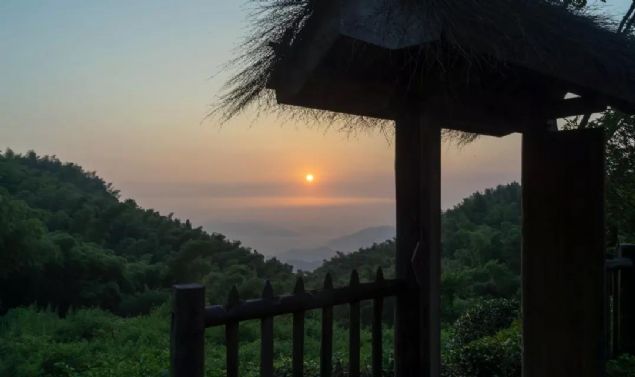 “请叫我知归子,我的归宿在西方!” “请叫我知归子,我的归宿在西方!”