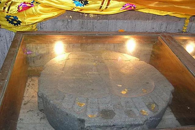 殊胜释迦牟尼佛真实脚印!见者福报不可思议! 殊胜释迦牟尼佛真实脚印!见者福报不可思议!