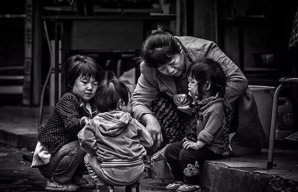 �������ĸ������Ե���ʵ����ĺ��ӱؽ�ƽ��