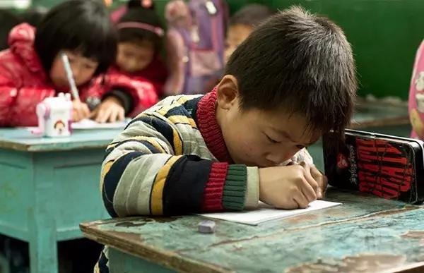 �������ĸ������Ե���ʵ����ĺ��ӱؽ�ƽ��