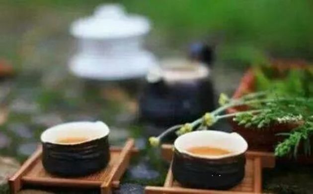 �����������У��ں쳾����������